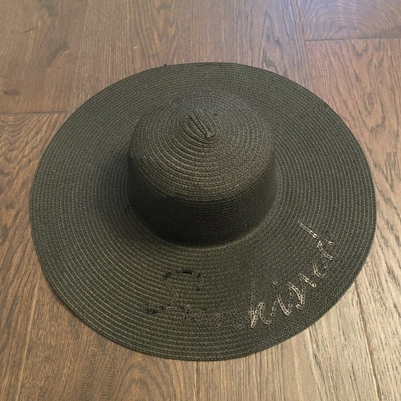 La Vie En Rose Accessories - Oversized floppy sun hat